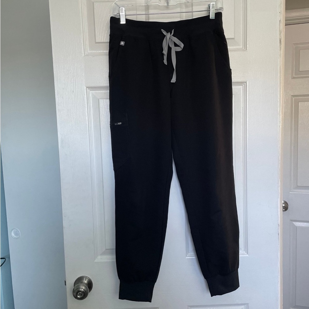 FIGS Zamora Jogger Style Scrub Pants